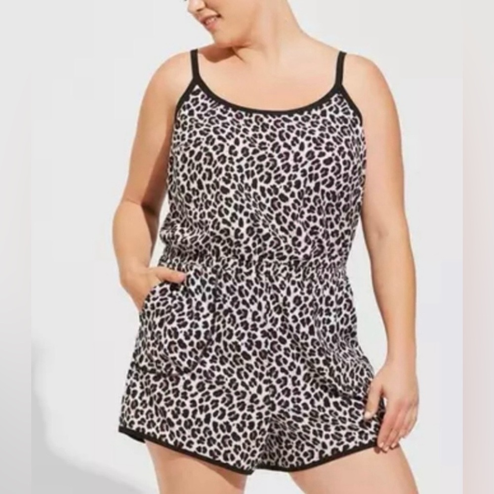 Women’s Plus Torrid Active Stretch Woven Active Animal Print Romper Pockets 3X.